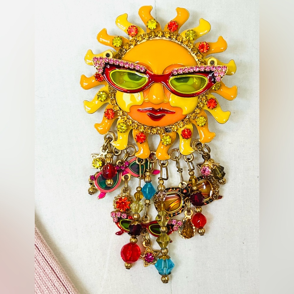 Lunch At The Ritz LATR2GO Sun Shades Pin - Pendant in original box,gold bag
